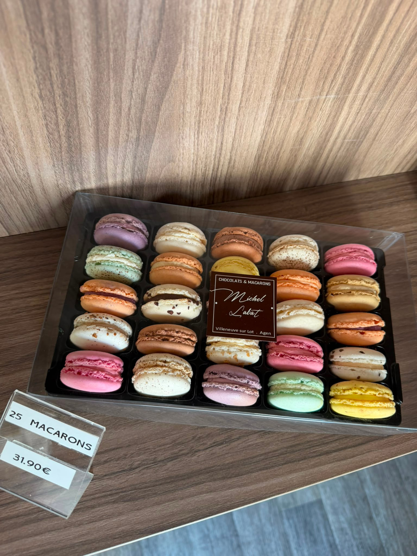 Macarons artisanaux Michel Labat — Nos macarons aux parfums variés, faits maison.
